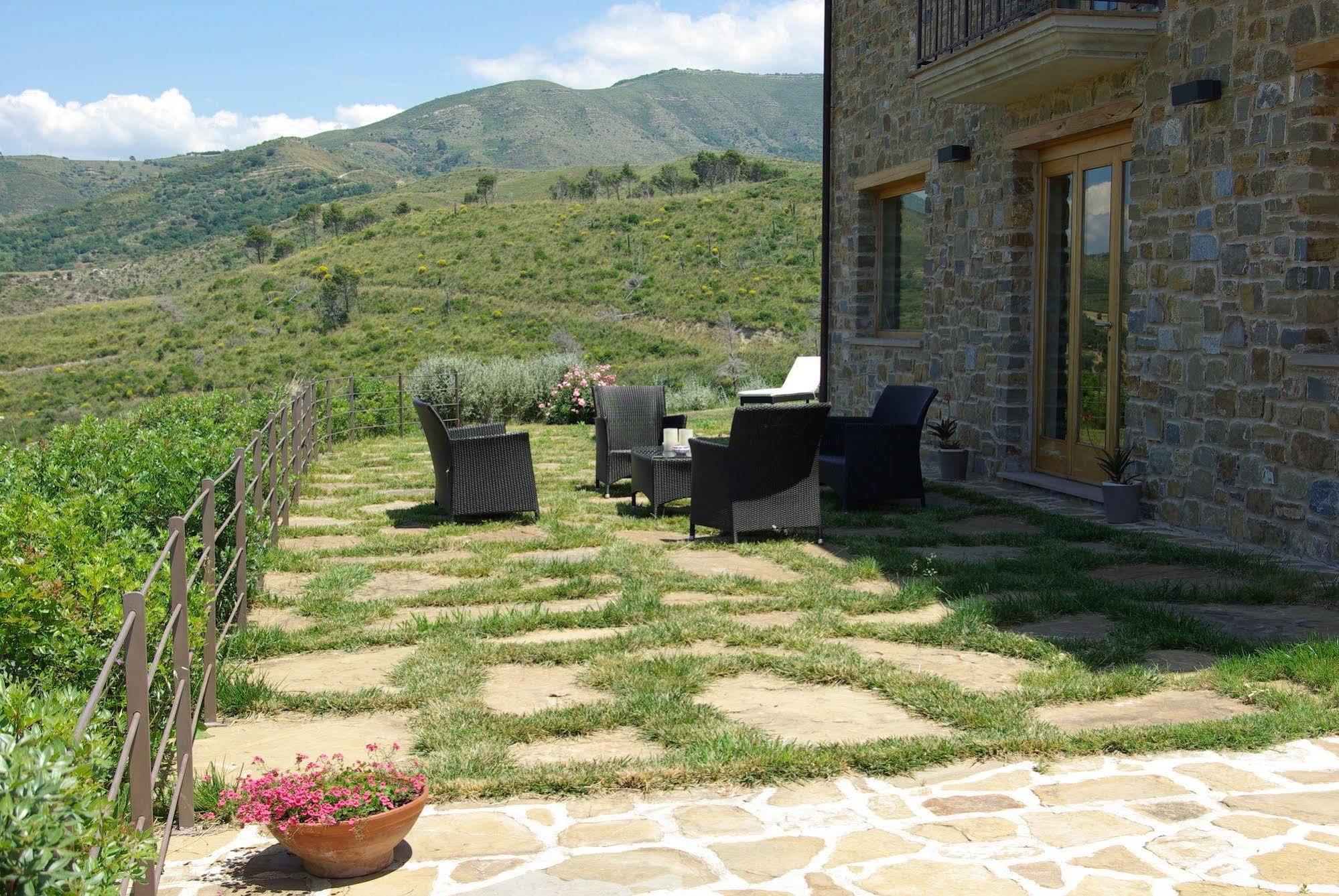 Sulle Onde Della Collina Villa มอนเตกอริเช ภายนอก รูปภาพ