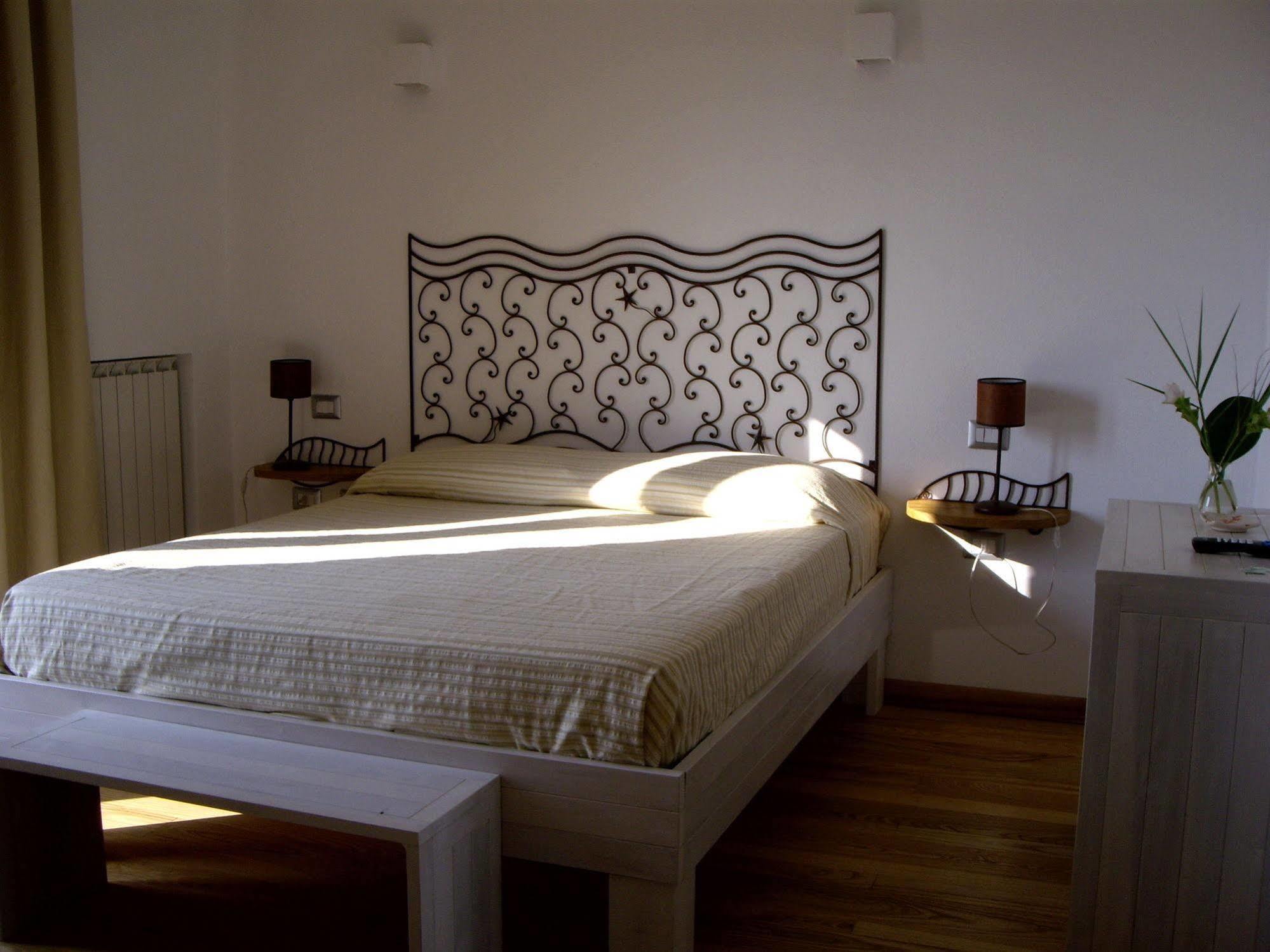 Sulle Onde Della Collina Villa มอนเตกอริเช ภายนอก รูปภาพ