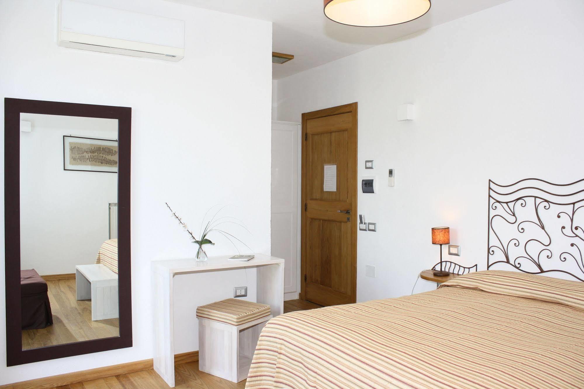 Sulle Onde Della Collina Villa มอนเตกอริเช ภายนอก รูปภาพ